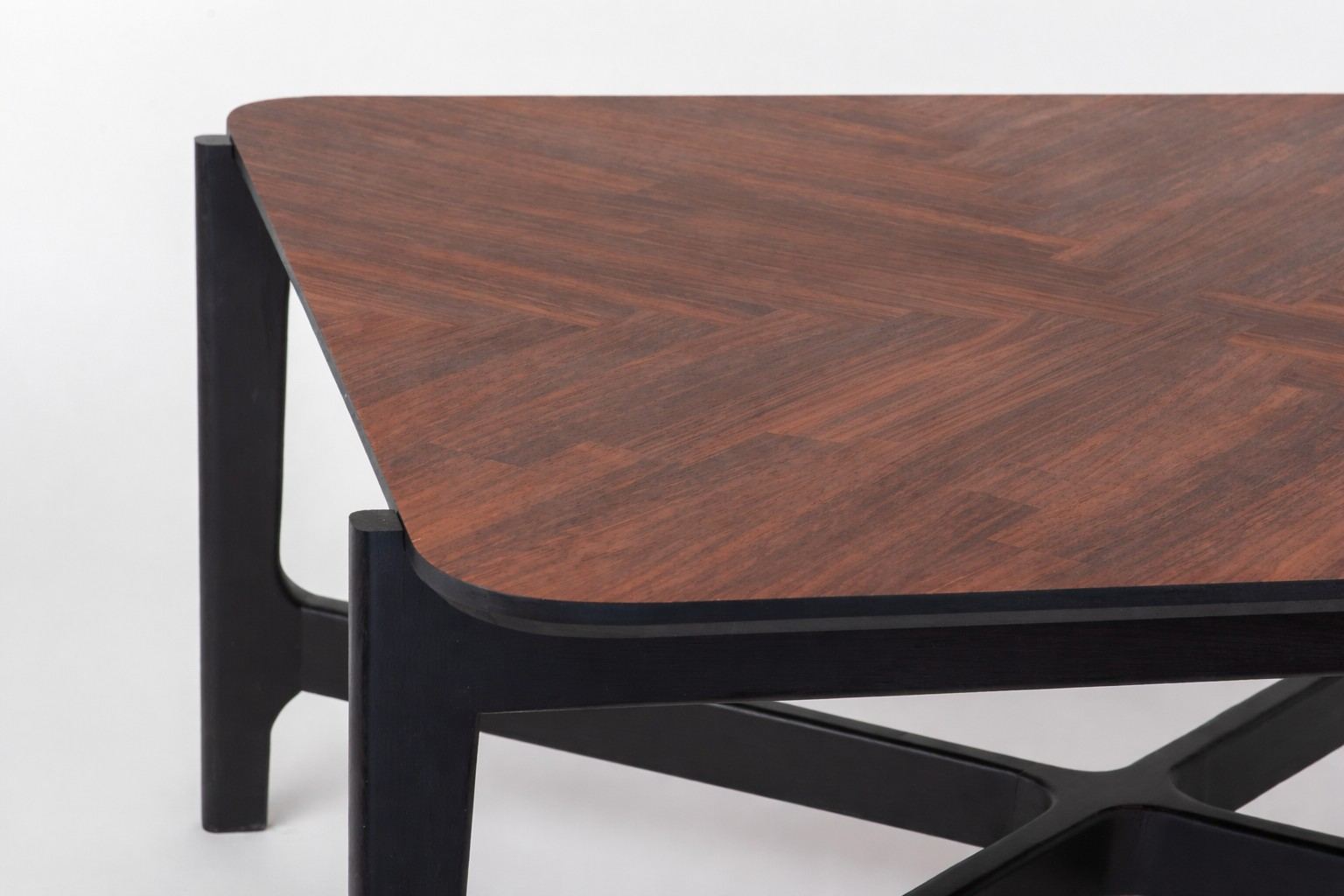 Table en bois précieux réalisée par GL Ébénisterie
