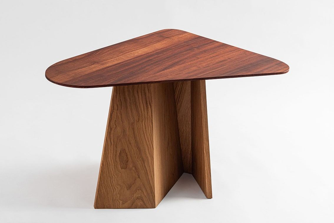 Table sculpturale en bois réalisée sur mesure